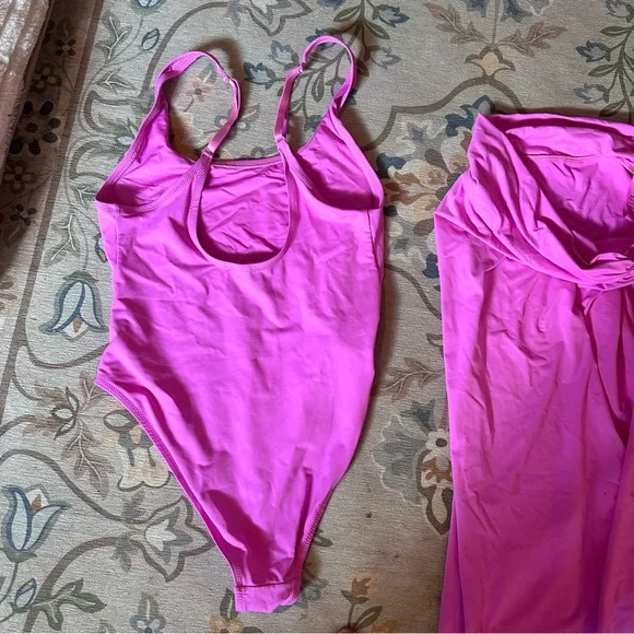 SKIMS Hot Pink Swim Set - Picture 1 of 5